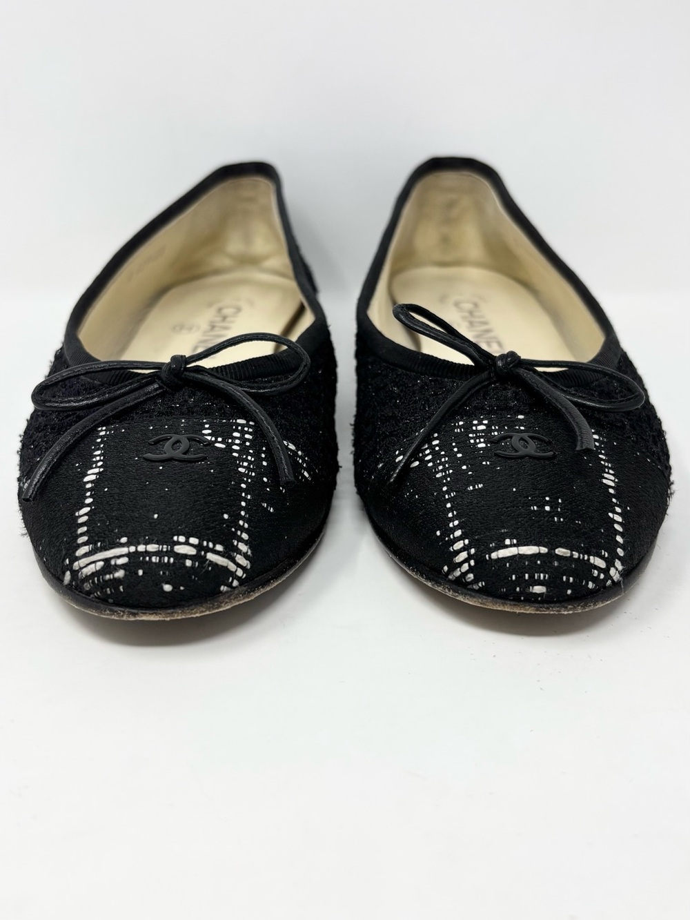 Chanel CC Logo Cap Toe Tweed Ballet Flats Black White Size 37 Authentic - Picture 8 of 15